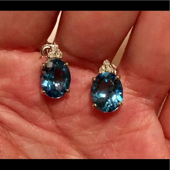 Jewelry - Gorgeous 14kt gold blue topaz diamond earrings